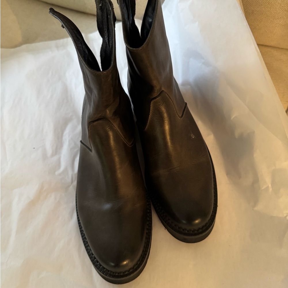 stelle monelle leather boots. Size 38. Worn inside once.